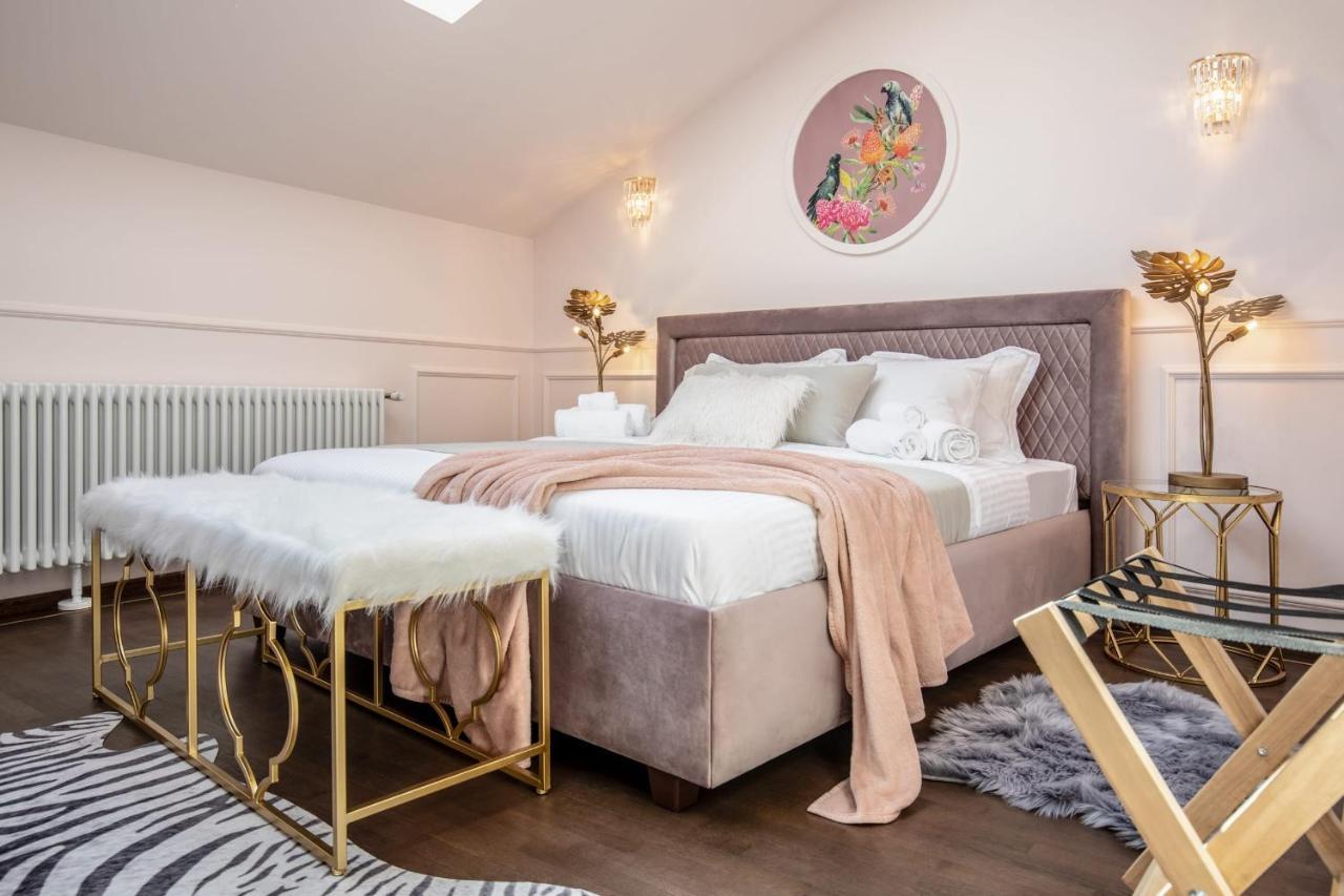 Holt Old Town Luxury Suites Bucareste Exterior foto